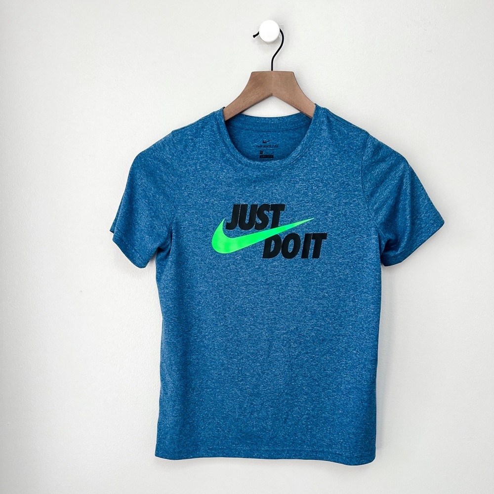 Boy’s NIKE Dri-FIT Training Athletic Shirt Like New